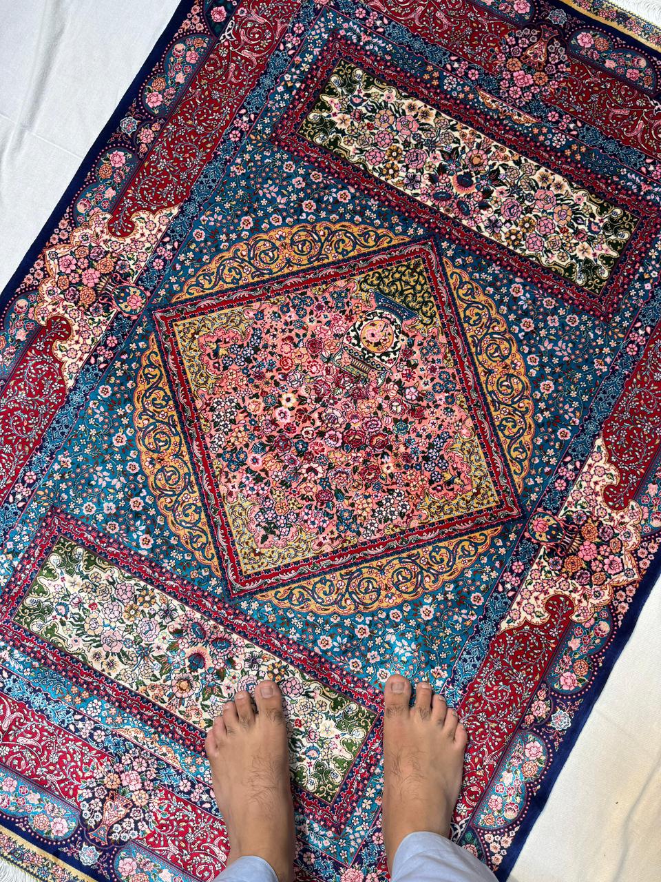 Iran made silk Carpet 100% fine silk, Dimension: 3X5 feet, Double knot with 1500 Reads. Hand and Machine, Made in Iran. - Image 2